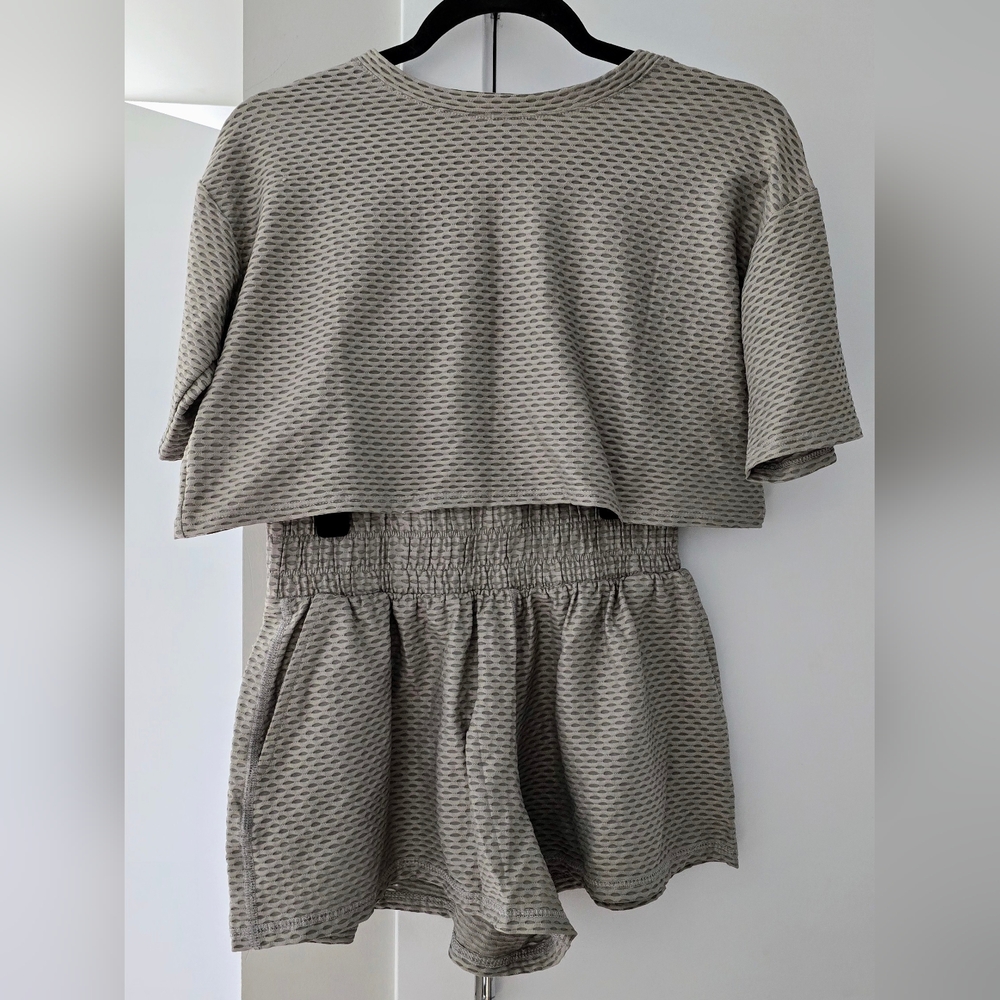 Noli Yoga Gray Textured Two-Piece Set